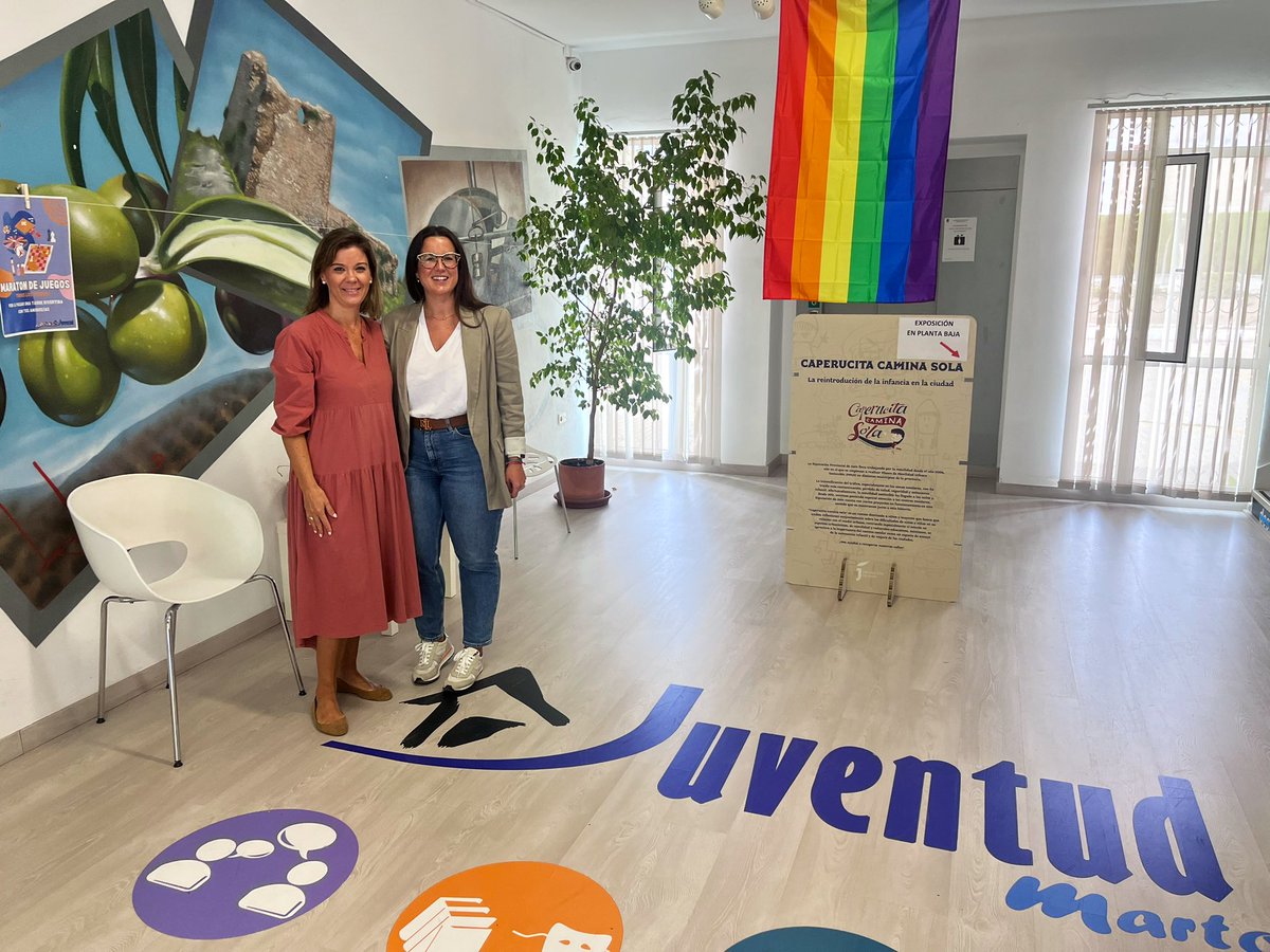 📍Esta mañana en #Martos, se ha llevado a cabo una actividad dirigida a #jóvenes para conocer el KIN-BALL como deporte alternativo, de ocio activo y vida saludable 🏐💚

También he podido hablar con Esther, técnico de #juventud de Martos sobre futuras actividades en común 💪🏾