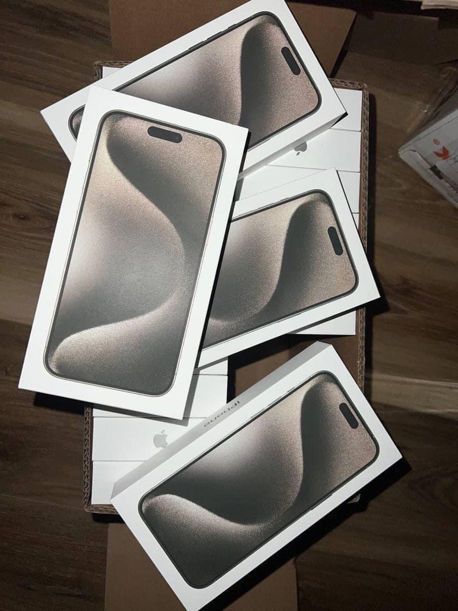 VNchocoTaco's tweet photo. Repost 💀

Fucking hell they’re fast as fuck 
First irl photo of the iPhone 15 Pro Max Natural Titanium box. 
Source: Hoàng Trí Kiệt Facebook. https://t.co/7GUVIKdmT7