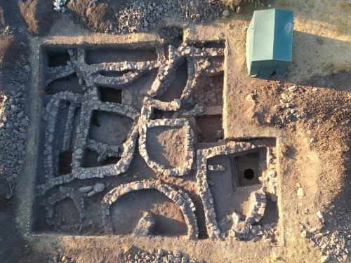 🇵🇪 Arqueólogos hallan siete tumbas preincas en el sur de Perú

Siete tumbas preincas, ubicadas en el departamento peruano de Ayacucho (sur), fueron halladas por arqueólogos locales, informó el 15 de septiembre la agencia estatal Andina.