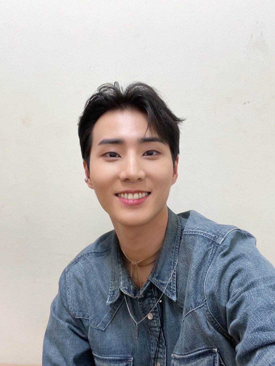 DAY6 tweet media