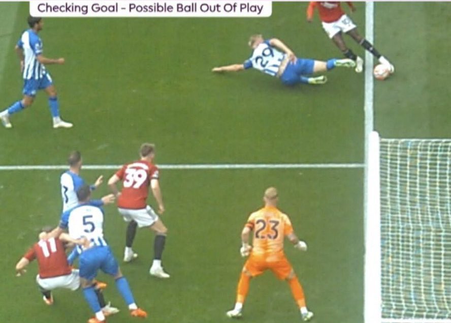 UtdPlug's tweet image. Surely you either have the tech to say it’s 100% out or you go with the onfield decision? 🤔