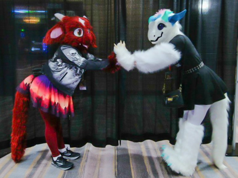 Aberrsary's tweet image. Had a really fun time at Fursonacon Day 1! Now onto day 2 ✨️

#Fursonacon #FSC23 #FSC2023