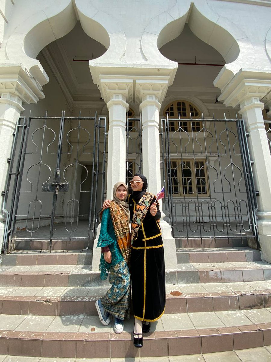 Nadiputra27_'s tweet photo. Us today! Selamat Hari Malaysia! Dengan adik intern sabah.
#keretapisarong23 #Merdeka66🇲🇾 https://t.co/8ejvHiSqtX