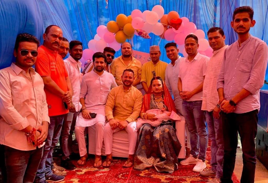 Shashankrawat29's tweet photo. आज बिंदुखता (लालकुआं) में जिला उपाध्यक्ष नैनीताल नवीन पपोला जी की सुपुत्री के नामकरण संस्कार में उनके आवास पर अपनी बधाई प्रेषित करी।

नवीन जी को सवपरिवार पुनः हार्दिक शुभकामनाएं. https://t.co/meWXI1tnit