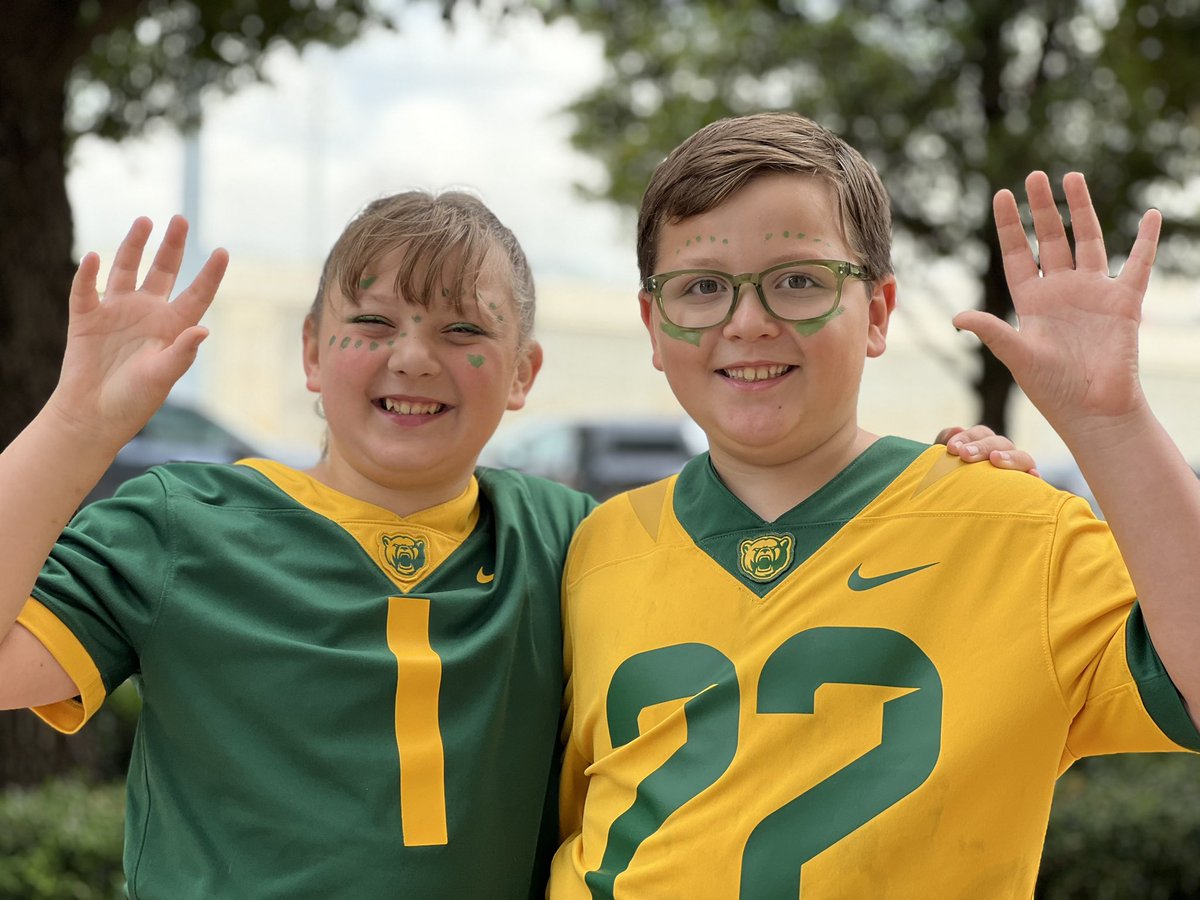 LadyKate02's tweet photo. Game day ready! #SicEm https://t.co/23H5oLdABt