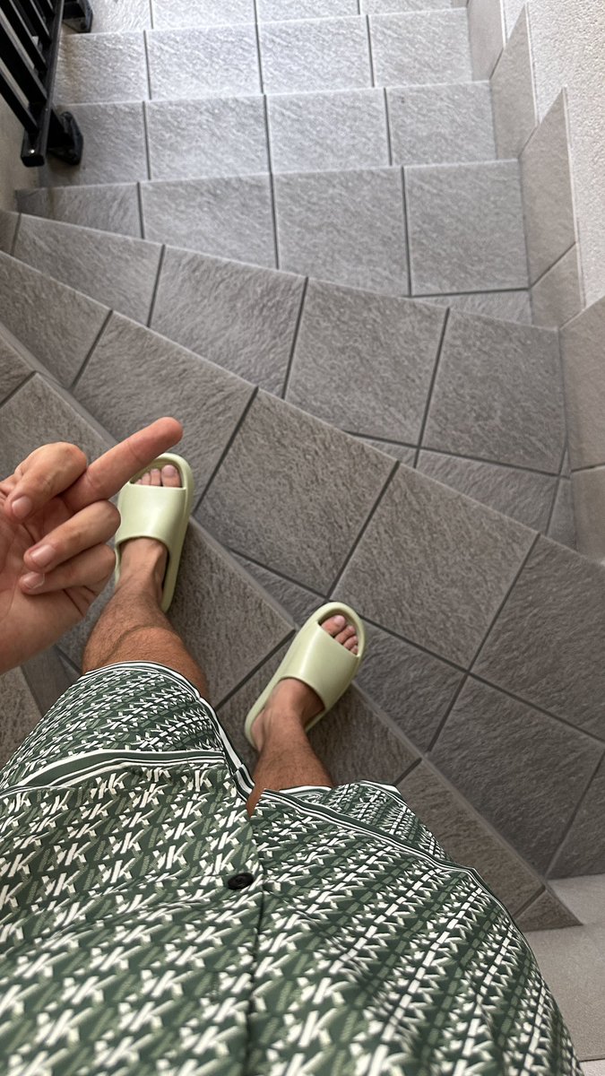 hardmasterfr's tweet photo. Une grosse pute pour venir ramper à mes pieds dans la cage d’escalier ? 🤣💸💰

Findom cashmaster moneyslave cashslave moneypig master dominant soumis slave @RTfindomMasters @alphas_rt @RT4Masters2 @FindomAlphaRT @RT_4Promo @Yassepsg https://t.co/AlPvxq8BAR