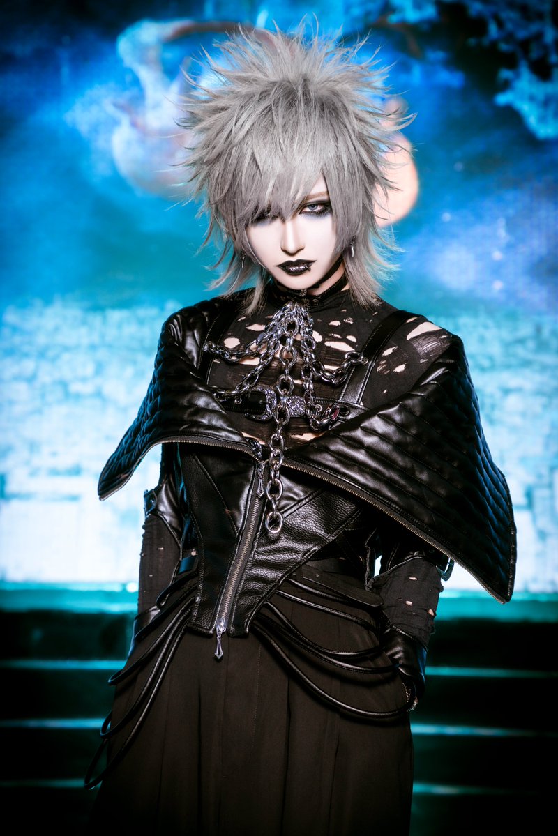 KIRA_X_official's tweet photo. ̳̿͟͞n̳̿͟͞f̳̿͟͞o̳̿͟͞r̳̿͟͞m̳̿͟͞a̳̿͟͞t̳̿͟͞i̳̿͟͞o̳̿͟͞n̳̿͟͞

KIRAメンバー個人アーティスト写真公開!!
さらに、個人Xアカウントも開設!!

＊Vo.未来
＊Gt.凌雅
＊Ba.Yori
＊Dr.汰朗

🎊KIRA始動特別企画🎊

NEXT  »»»»  300RP

▼ 解禁情報 ▼
「サテライト」Music Video解禁！ https://t.co/RqnuAz0dAj