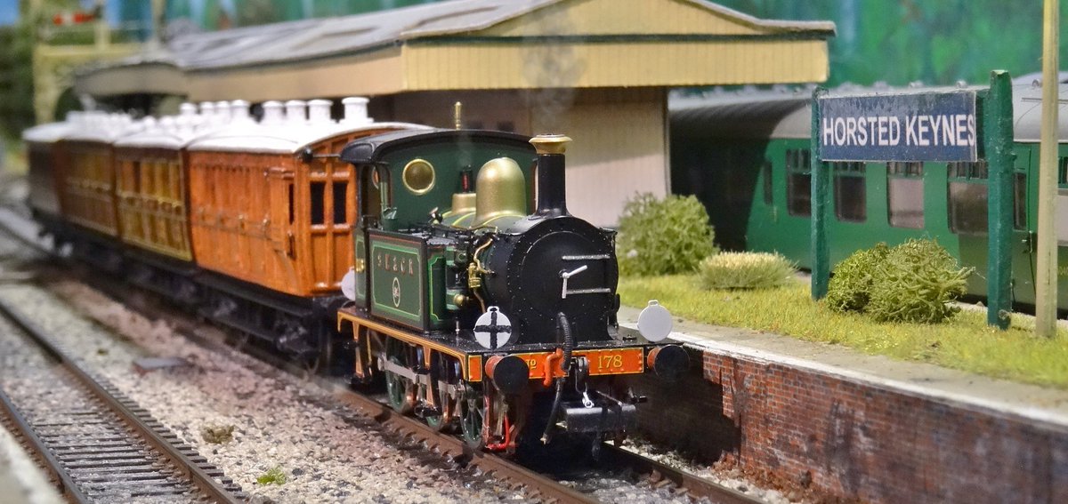 MattwicksBMR's tweet photo. We had Bulleid's now we have some P Class.
All produced by @HattonsModels all rolling stock is Kit/3D printed.
All of these P Class are based @bluebellrailway
#SECR #TMRGUK #BluebellRailway #ModelRailway #OO #4mm #3DPrinting #Cambrian #LNWR #HorstedKeynes #PClass #Locomotive https://t.co/KUAxPOSqV5