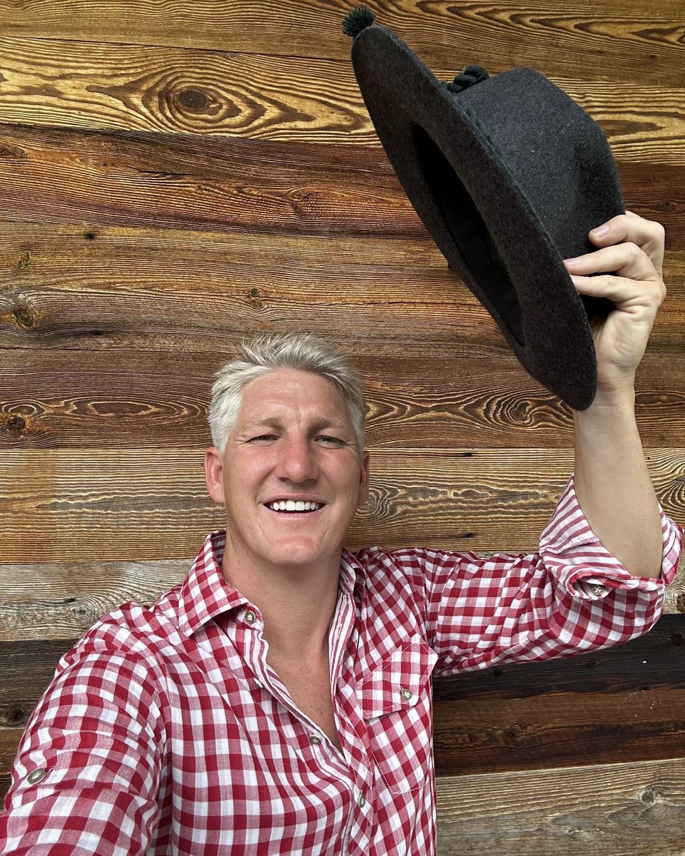 BSchweinsteiger's tweet photo. O’zapft is! 🍻 https://t.co/DkNrjMG5kj