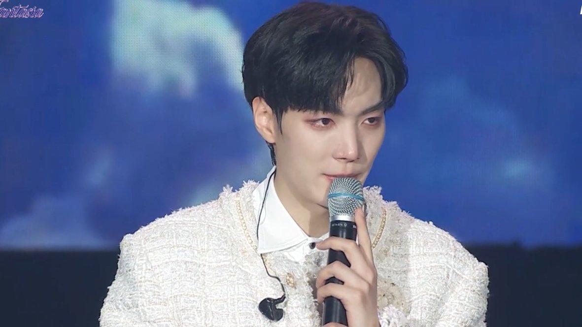 moonglowjh's tweet photo. Jonghyeon said singing was always scary for him and he had no confidence but thankfully he meets good people now in Evermore so he's gaining confidence bit by bit with his singing. 

#김종현 #KimJonghyeon https://t.co/sdgKhhurAL