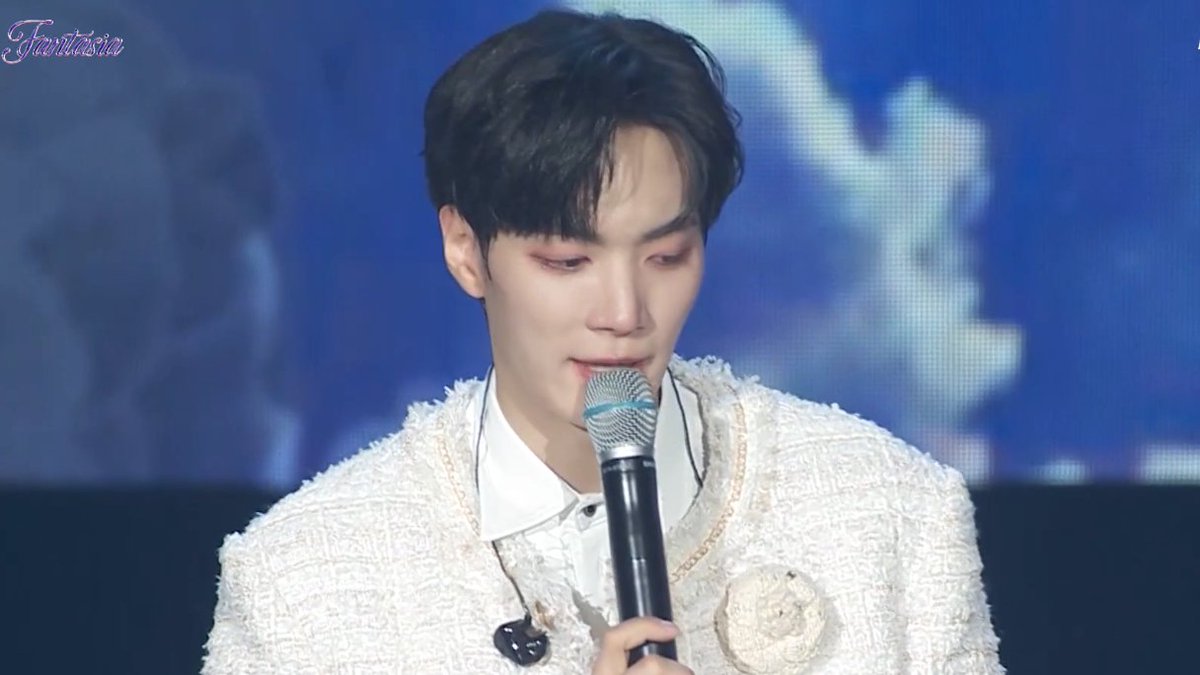 moonglowjh's tweet photo. Jonghyeon said singing was always scary for him and he had no confidence but thankfully he meets good people now in Evermore so he's gaining confidence bit by bit with his singing. 

#김종현 #KimJonghyeon https://t.co/sdgKhhurAL