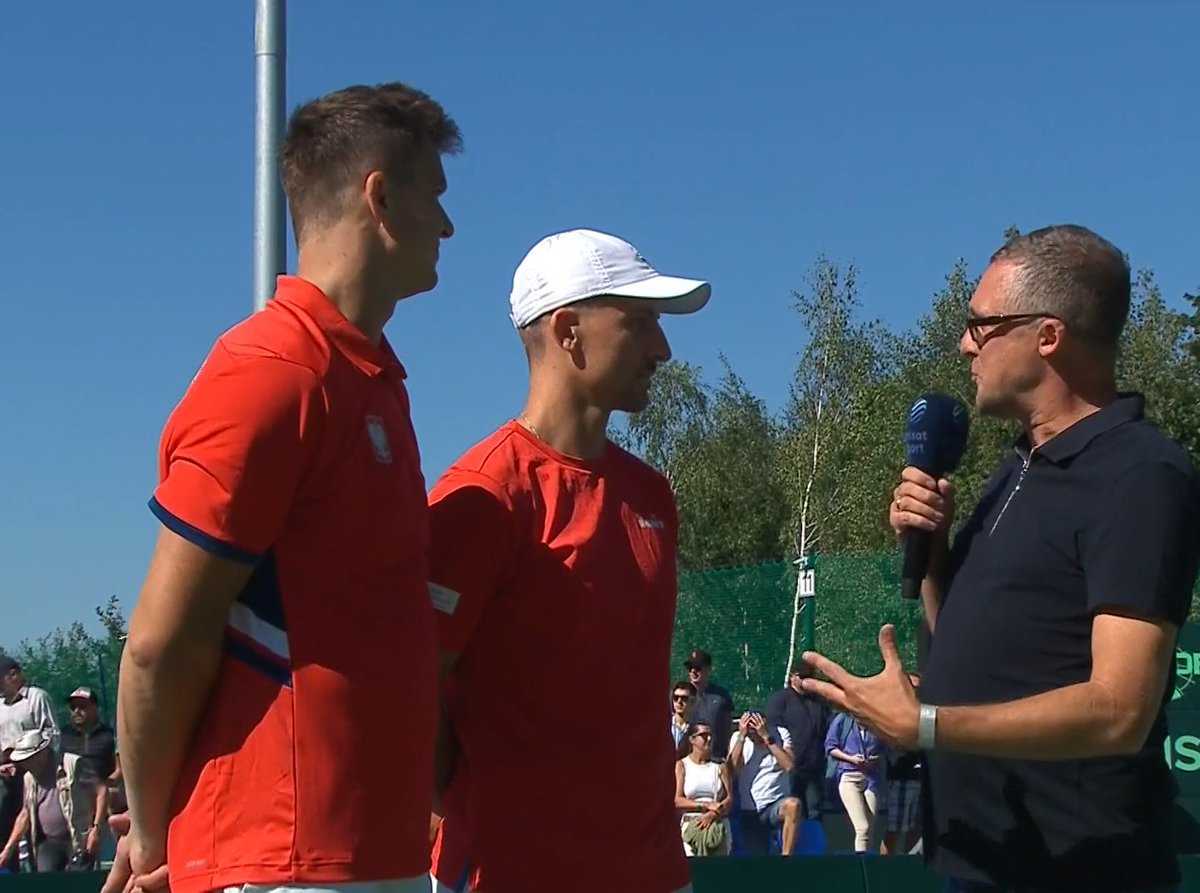 HubertHurkaczFC's tweet photo. AWANS JEST NASZ! 🤍❤️
✅ Drzewiecki / Zieliński 6-4, 6-4 King / Lewis
Karol i Janek zamykają to spotkanie i zapewniają naszej drużynie awans do przyszłorocznych baraży o Grupę Światową I! 😍💪
BRAWO! 🤍🇵🇱❤️
🇵🇱 3-0 🇧🇧
#Pieczkowski #DavisCup #Polska #POL #Kozerki #HHFC #Tenis #Polskitenis #Tennis