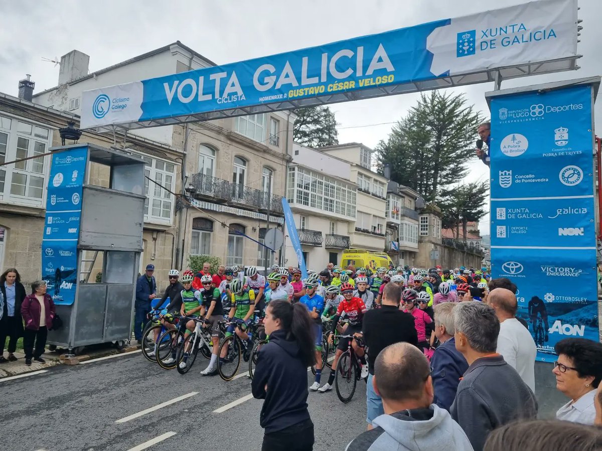 GabrielOurense's tweet photo. Comeza a etapa raíña da Volta Ciclista a Galicia con saída de #Trives e paso por #Larouco, #Petín, #ARúa (12:30), #SanXoándeRío (13:30h), #CastroCaldelas, #CHandrexadeQueixa (14h), #Trives, #Manzaneda (14:55h) e meta en #Trives arredor das 15:15h.
@Xunta
@deporte_galego https://t.co/7FZY8SMx8N