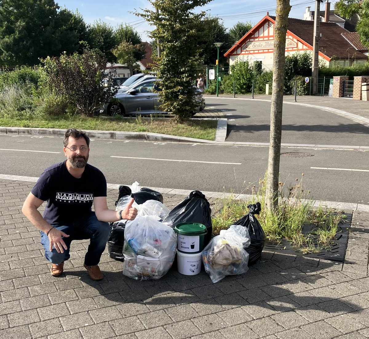 NicolasGrosse7's tweet photo. Un grand merci aux volontaires qui nous ont permis de ramasser + de 30kg de déchets ce matin dans les rues de Lomme Délivrance pour le World Cleanup Day https://t.co/Y0WVcBhYlj