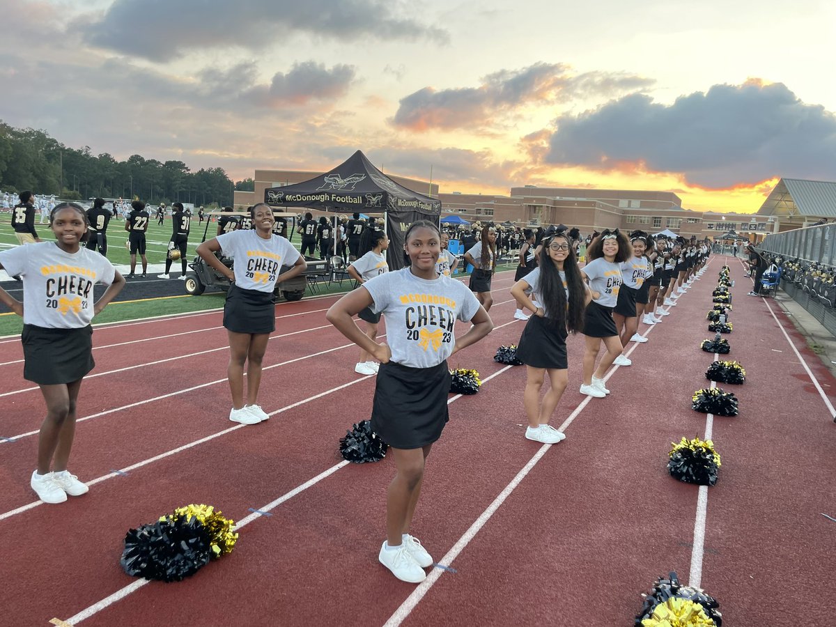 LMSIMS1405's tweet photo. We had a great night @MHS_WarHawks cluster night! The @MMS_HCS cheerleaders had so much fun cheering under the Friday Night Lights!!! Thanks Coach Jackson for the invite!! https://t.co/BkUgIt3MYJ