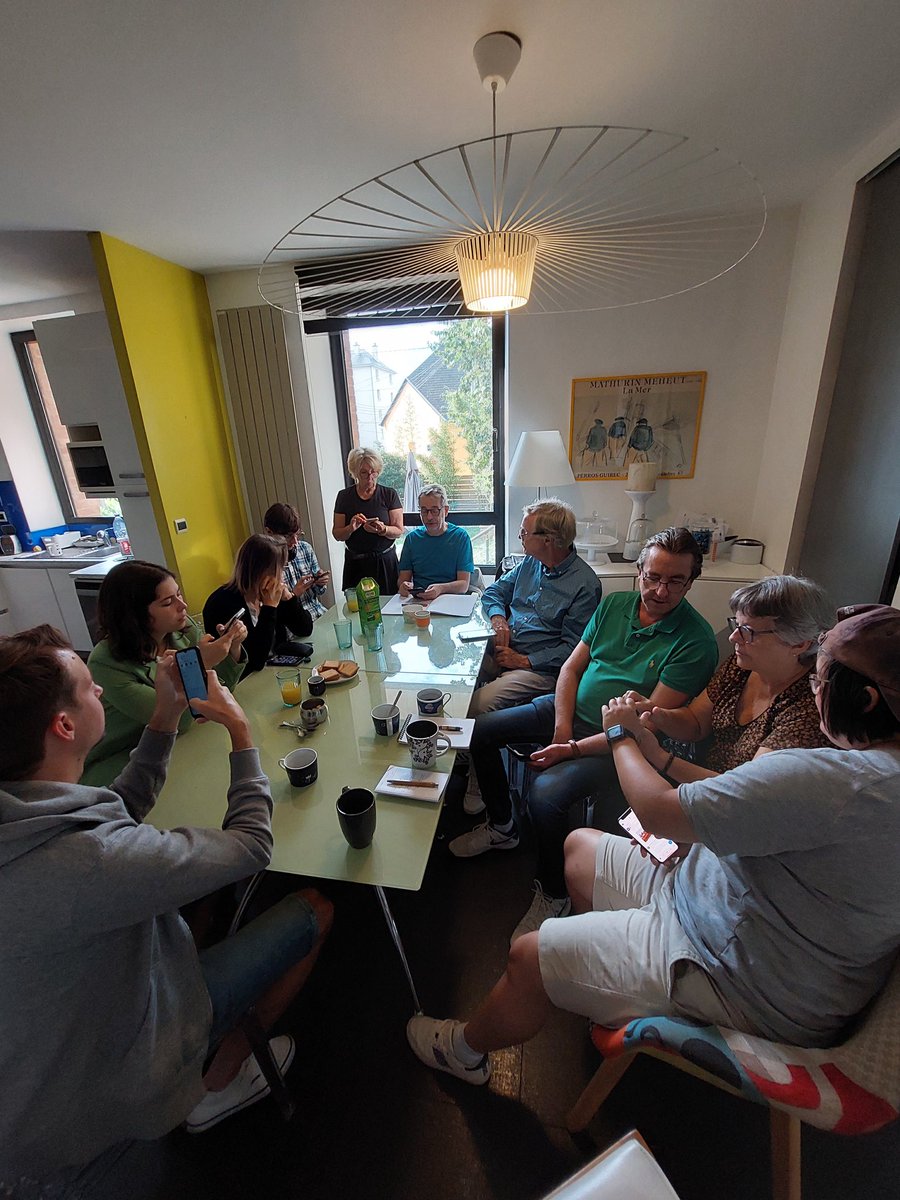 lesjem35's tweet photo. 🚀 Les JAM35 forment @Renaissance_35 aux réseaux sociaux !
📈🔥 Mettons en avant l'action du gouvernement et de la majorité !
Merci aux personnes présentes 🙏 https://t.co/hmAqZJmtLn