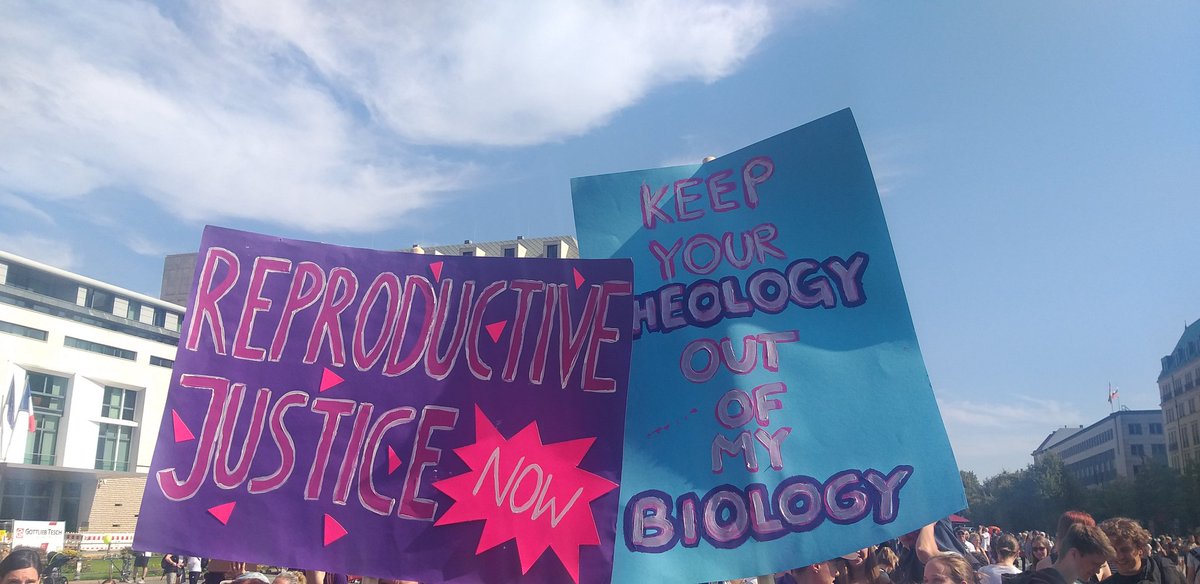 Feels like #Frauentag. Nur mit besserem Wetter. Leben und Lieben ohne Bevormundung <a href="/ProChoice_DE/">Bündnis für sexuelle Selbstbestimmung ♥</a> Am Mikro auch <a href="/StSchlitt/">Stephanie Schlitt @stschlitt.bsky.social</a> und <a href="/AstridLueck/">Astrid Lück</a>. Starkes Zeichen für sexuelle und reproduktive Rechte. #wegmit218