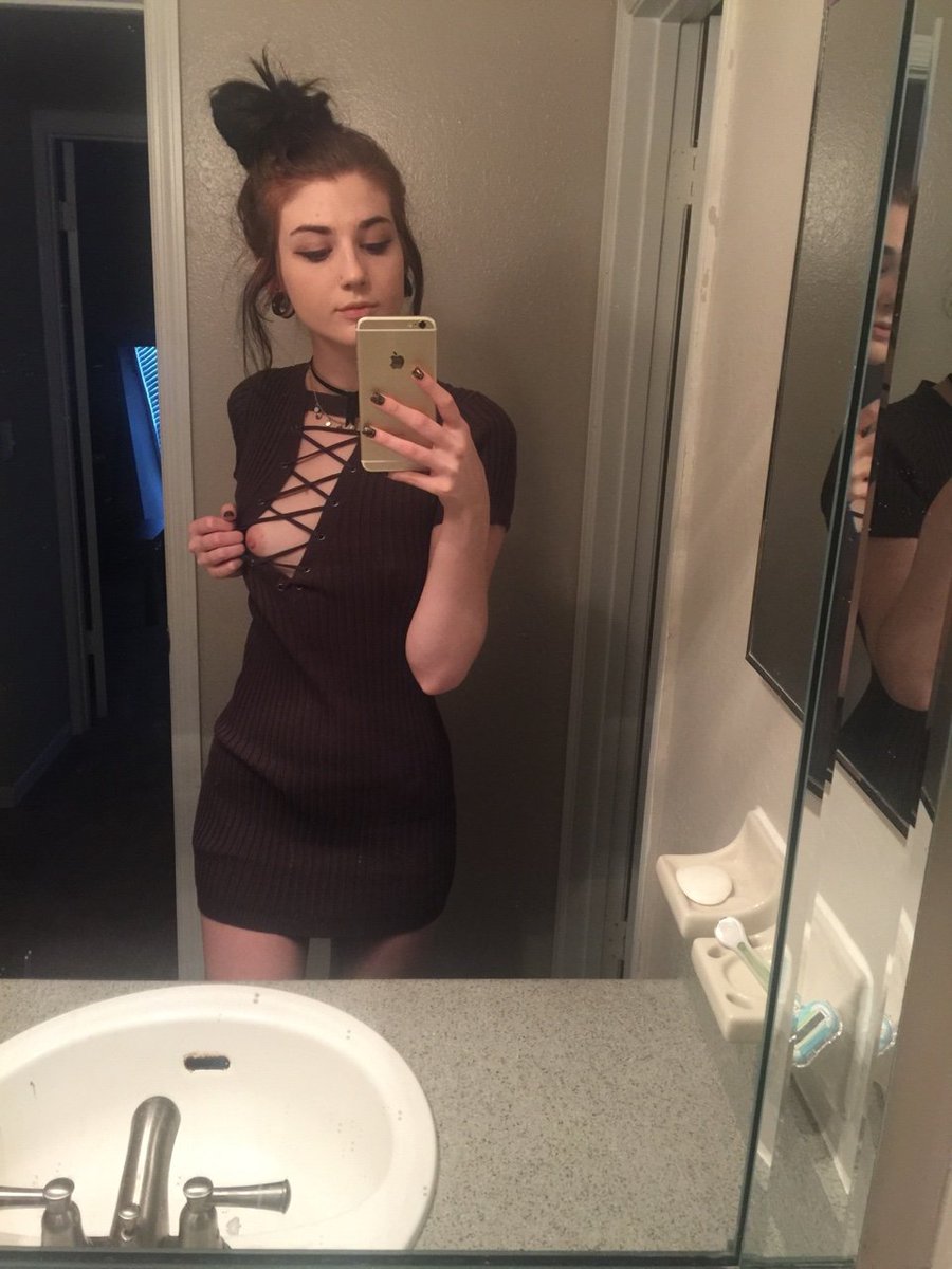 Erica25000200's tweet photo. Screw it 🙈 every retweet and follow gets a nude 😜 just dm me "done" and I'll send your free nude right away 😘

#contentseller #nudes #videos #premium #dropbox #sext #bj #sexy #teen #pretty #cute #horny #paypal #dropbox https://t.co/Unz4CvydnO