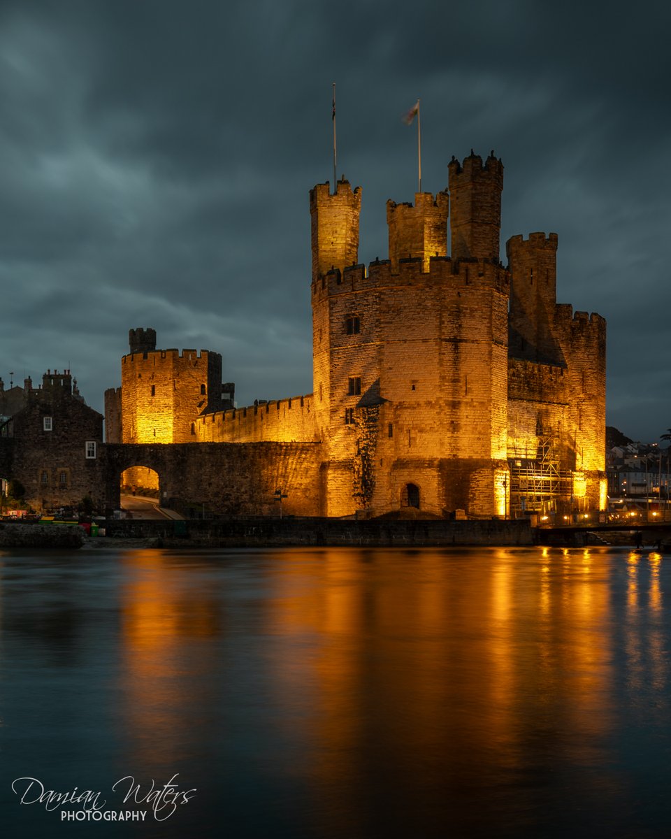The last time I went to photograph Caernarfon Castle at night the lights didn't come on! @VisitCaernarfon @visitwales @RoughGuides