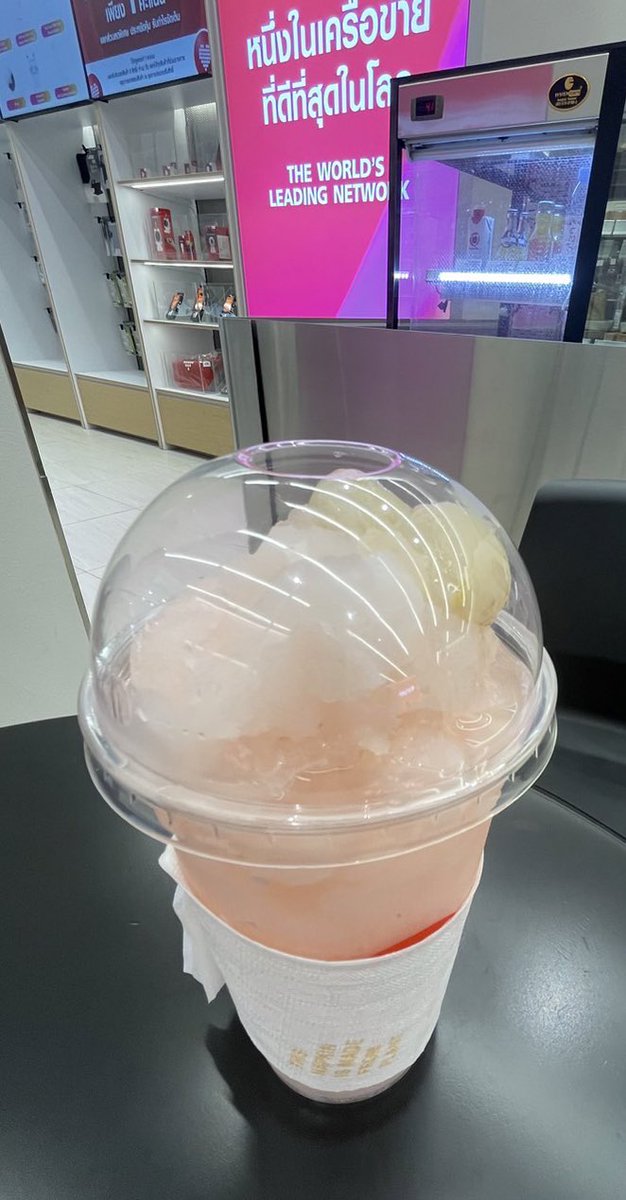 Ru_Janeeya's tweet photo. 🤩🤩🤩 บรรยากาศแบบนี้ต้องได้เครื่องดื่มเย็นๆ Lychee Smoothie จ่ายแค่ครึ่งราคา 70฿ 👍 #TrueCoffee #TrueBlackCard https://t.co/X4FN7netLL