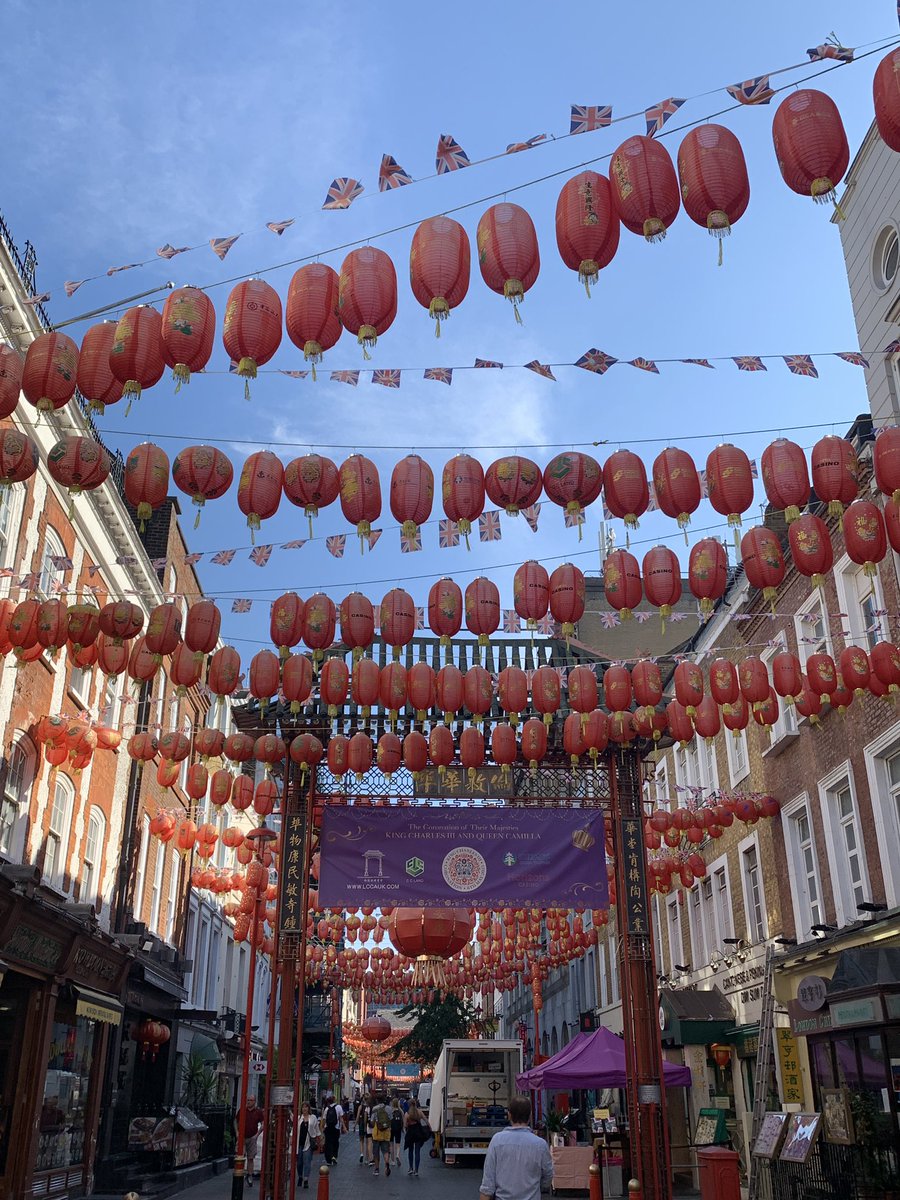 janetcoyle2's tweet photo. In Chinatown this morning with for the launch of #ShanghaiDesignWeek in partnership with #LondonDesignFestival.
@growldnbusiness
Some great new Chinese brands on display. https://t.co/Rfe6FiSaVX
