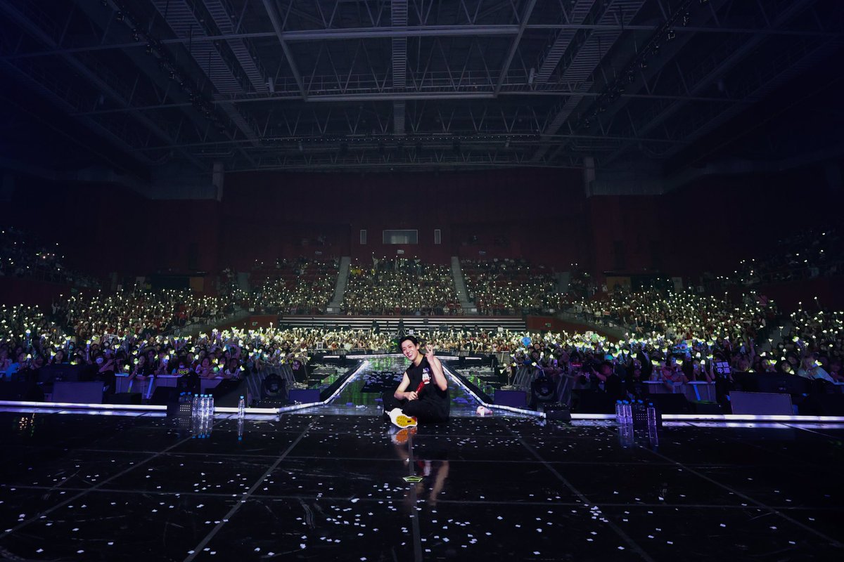 OT7Ahga's tweet photo. Congratulations on a beautiful start to your first solo world tour Bammie 💚 we couldn’t have been prouder than we are seeing you shine like the star you are on stage 🥹 your powerful yet warm stage presence could be felt even through videos. You’ve worked really hard, love you and fighting for future stops!

#BamBamAREA52InSEOUL @BamBam1A #BamBam @GOT7 #GOT7 🍓