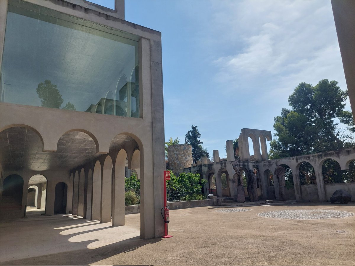 rmisart's tweet photo. L’#EspaiCorberó d’#Esplugues
#art #bellesa #telúrico
#architecture
#arquitectura
#escultura
#XavierCorberó #any2017
#FestaMajorEsplugues
#FMSantMateu
https://t.co/y0rchqzRtn… https://t.co/7w2AS5NOeE