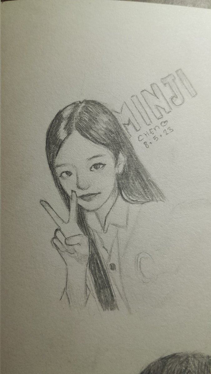 lvycheng's tweet photo. Posting my art last month cause my acc is so dead😭 I'll just post sometime 
#minji #newjeansminji #NewJeans https://t.co/yzpy10WPx7