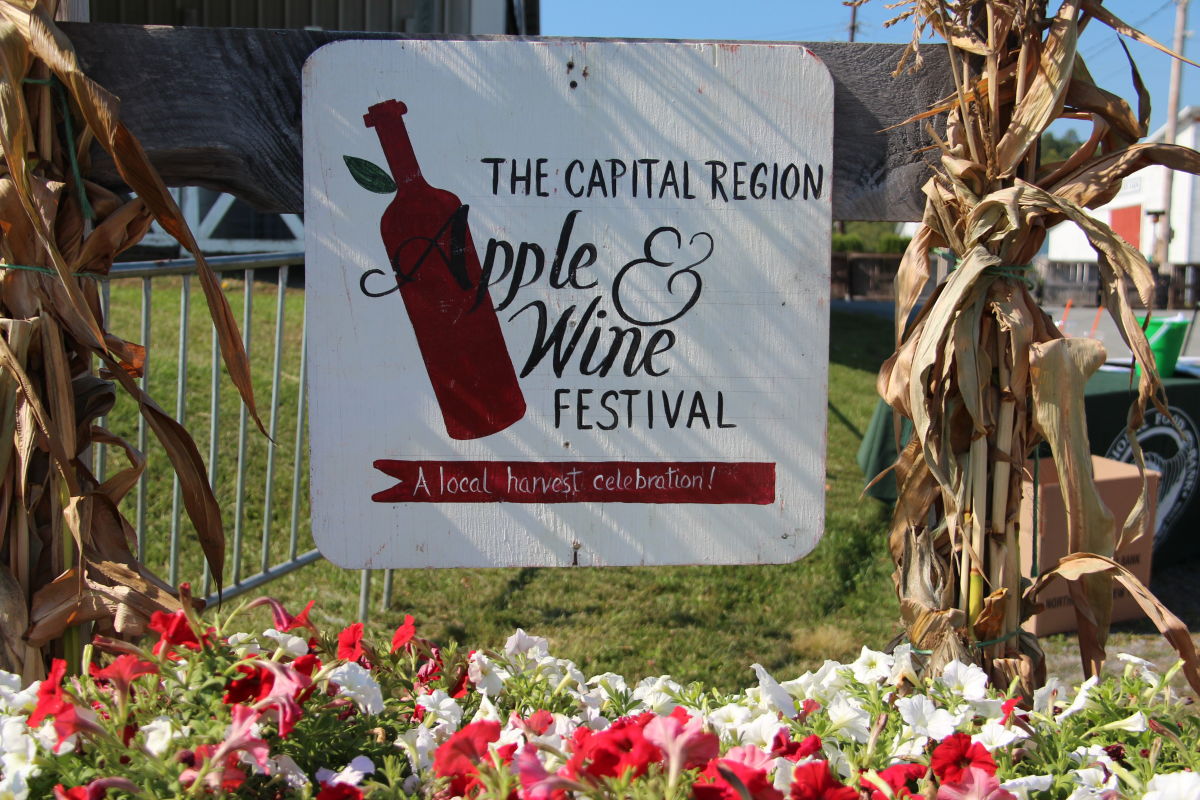 A weekend filled with wine tastings and sales, food, arts and crafts, a car show, live music, apples, and activities for children. Something for everyone in the family! Learn more: ow.ly/jsgJ50PKLLY