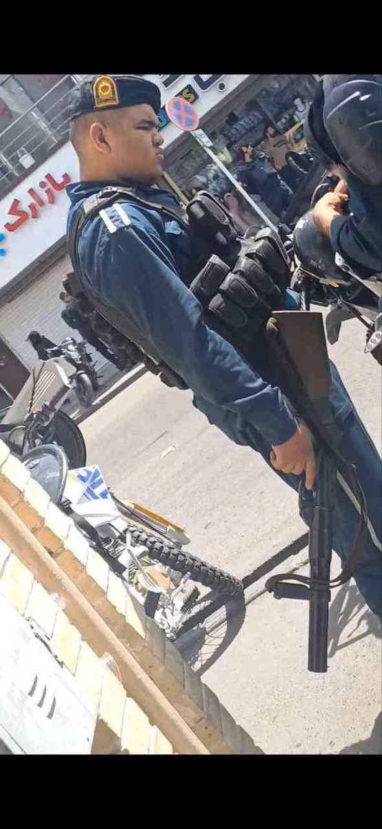 این مادربخطا الان تو کرج دیده شد...
سلام و خسته نباشید یادتون نره بچه‌های دلاور کرج

#مهسا_امینی
#ایران_بپاخیز