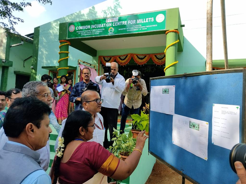 MOFPI_GOI's tweet photo. Shri Minhaj Alam, Additional Secretary, #MOFPI inaugurated the first #Millet based #CommonIncubationCentre under the #PMFMEScheme in Hyderabad, Telangana in order to enhance the #milletsprocessing and its value added products.
#ShreeAnna
#IYM2023
#WorldFoodIndia2023 https://t.co/4VLh9HJh0G