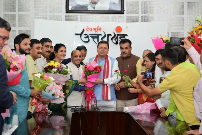 PoliticsJu8740's tweet photo. युवा संकल्प दिवस के रूप मनाया गया सीएम पुष्कर सिंह धामी का जन्मदिन
@pushkardhami
#yuvasankalpdiwas #uttarakhand #cmpushkar https://t.co/J0nCeU38r8