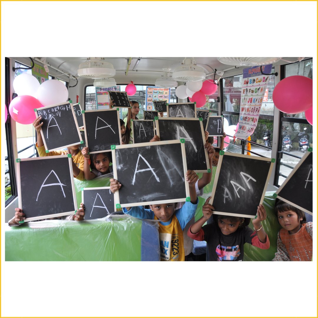 AasraaTrust's tweet image. Aasraa expresses its deep gratitude to the Education Department of Uttarakhand and the Labour Department for their crucial support in furthering our mission of there being no unreachable or unteachable child.   #aasraa #businauguration #mobilelearningcentre #Welfareboard
