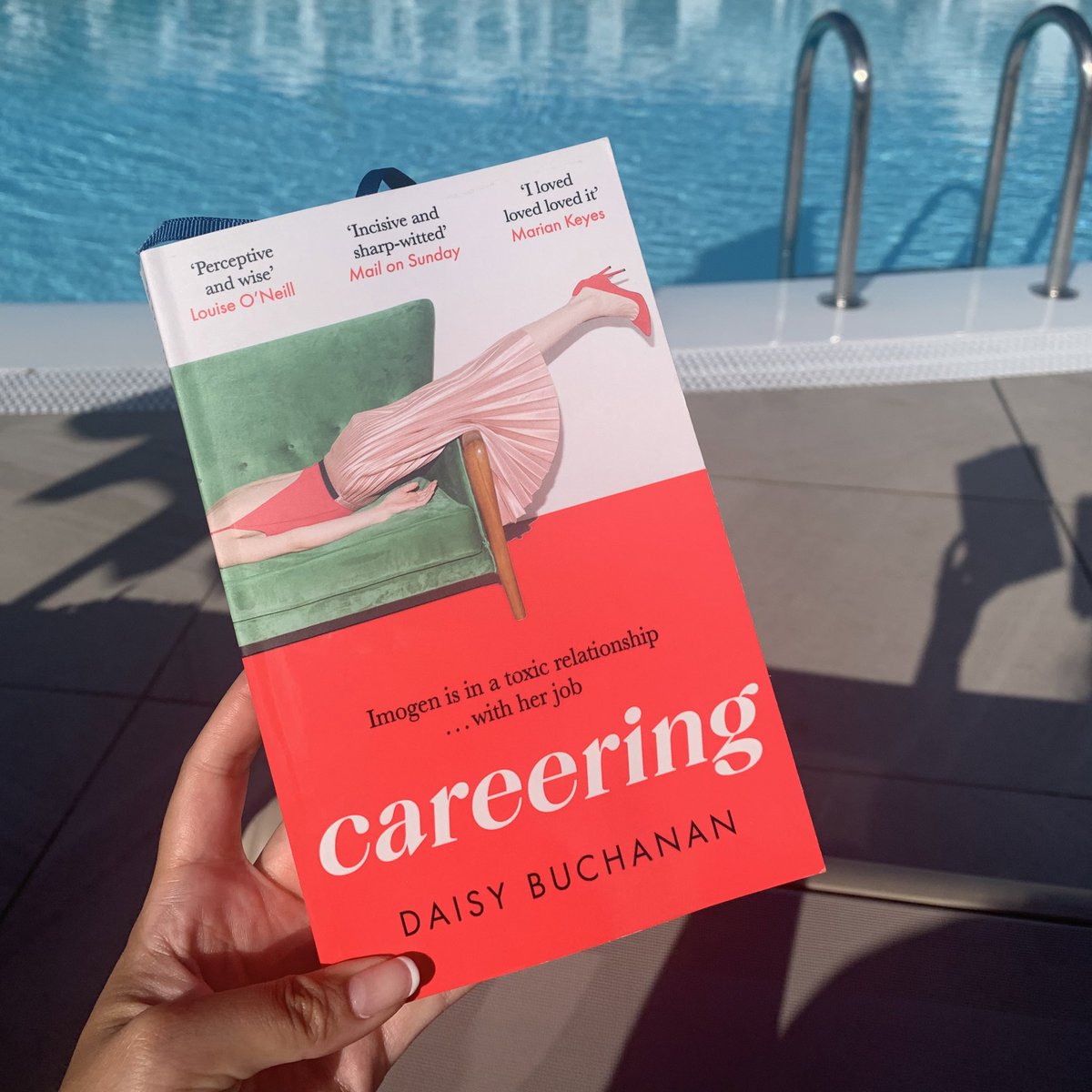 _chelseagraham's tweet photo. Reading a book a day is good for the soul💓📚 https://t.co/6YYdioqQTS
