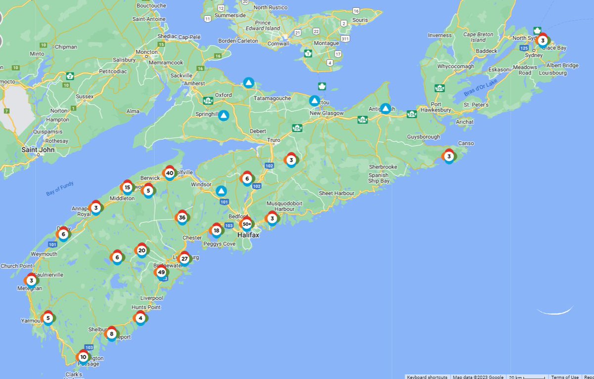 #HurricaneLee has been downgraded to a tropical storm but winds remain strong causing many power outages across #NovaScotia. Over 89,000 NS Power customers are currently affected. 

 #NSStorm