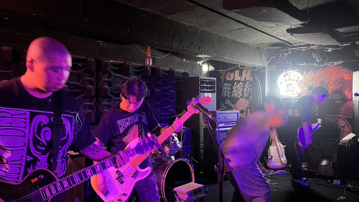 HxC_BlackMurder's tweet photo. No Shelter 공연 시작 #NoShelter #노셸터 #ToDestrieb_Ixtab_LiveInSeoul #BehindTheTongue #ClubSHARP #클럽샤프 #망원 #Mangwon #서울 #Seoul https://t.co/EsL0zduHwJ