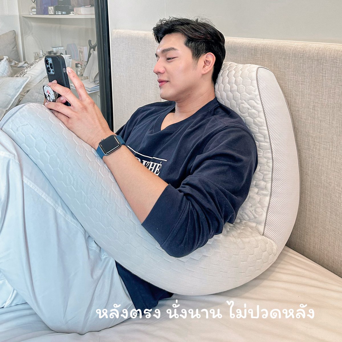 tidmassage's tweet photo. ใครชอบใช้ชีวิตอยู่บนเตียง ต้องมีน้องคนนี้เอาไว้ คือปกติสบายอยู่แล้ว แต่มีเจ้าหมอนนี้ยิ่งฟิน ไม่อยากลุกไปไหนเลย
🍊https://t.co/pw9CDn7w1U 
💙https://t.co/xgiBoSYnE7 

#หมอนพิงหลัง #หมอนchowa #พิงหลัง #ปวดหลัง #หมอนสุขภาพ #ติดนวด https://t.co/Trc9FQ7PnI