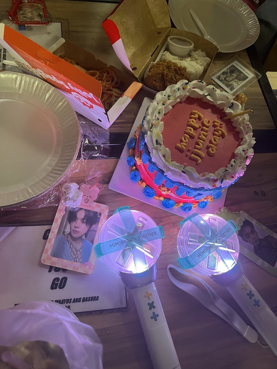 tyunizzn's tweet image. 7/11 afterparty #JJUNIETOWN #lowbudget