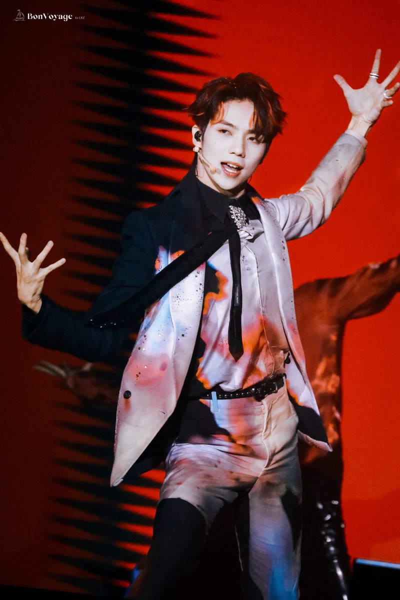 LYZxcenter's tweet photo. อีโจวเป็นคนที่อยู่บนเวทีแล้วมีเสน่ห์มีออร่ามากๆยิ่งเวลาร้องเวลาเต้นทำให้ละสายตาจากน้องไม่ได้เลยเหมือนที่เหล่าซือลิซ่าเคยพูดไว้ในรายการจริงๆ
LuoYizhou Side L in Guangzhou 
#LuoYizhou1stConcert 
#LuoYizhou #หลัวอีโจว
#罗一舟 https://t.co/fLwiZK5xwa