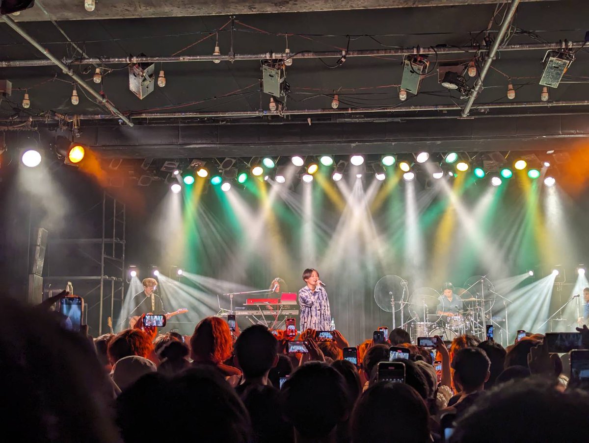 tomoharu0111's tweet photo. 恵比寿LIQUIDROOMにて
佐藤千亜妃さんのライブ行ってきた。
最高すぎました。
いい曲だらけで本当にヤバかった。
スペシャルゲストは予想どおり、幾多りらさんでしたー。
アンコールラストは写真撮影もOKだった。
大満足ー。
ビール飲む。
#佐藤千亜妃
#FLYFLYFLY https://t.co/419XEBnqkx