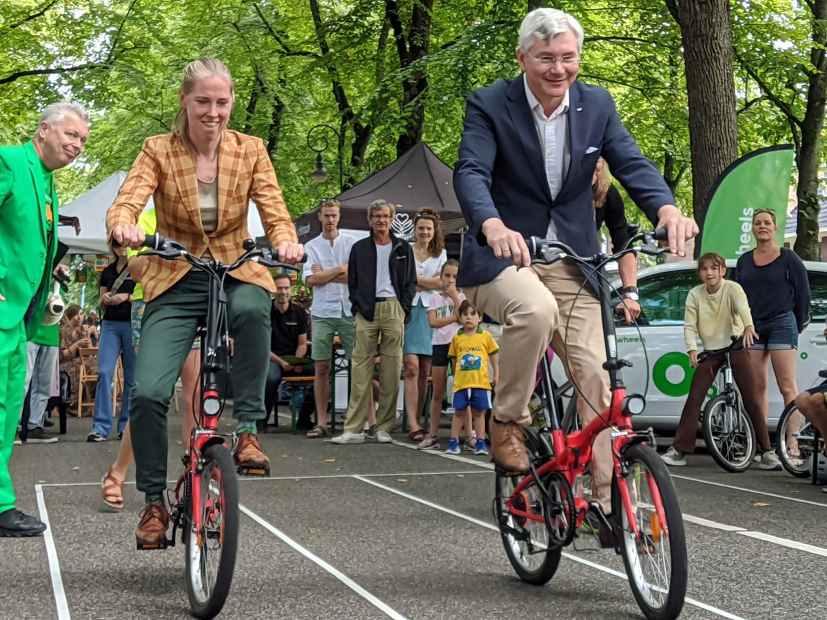 andrevanschie's tweet image. Echt heel gezellige sfeer bij opening @MobWeekUtrecht met gratis 🍦☕️ en heel veel leuke fietsactiviteiten #komook