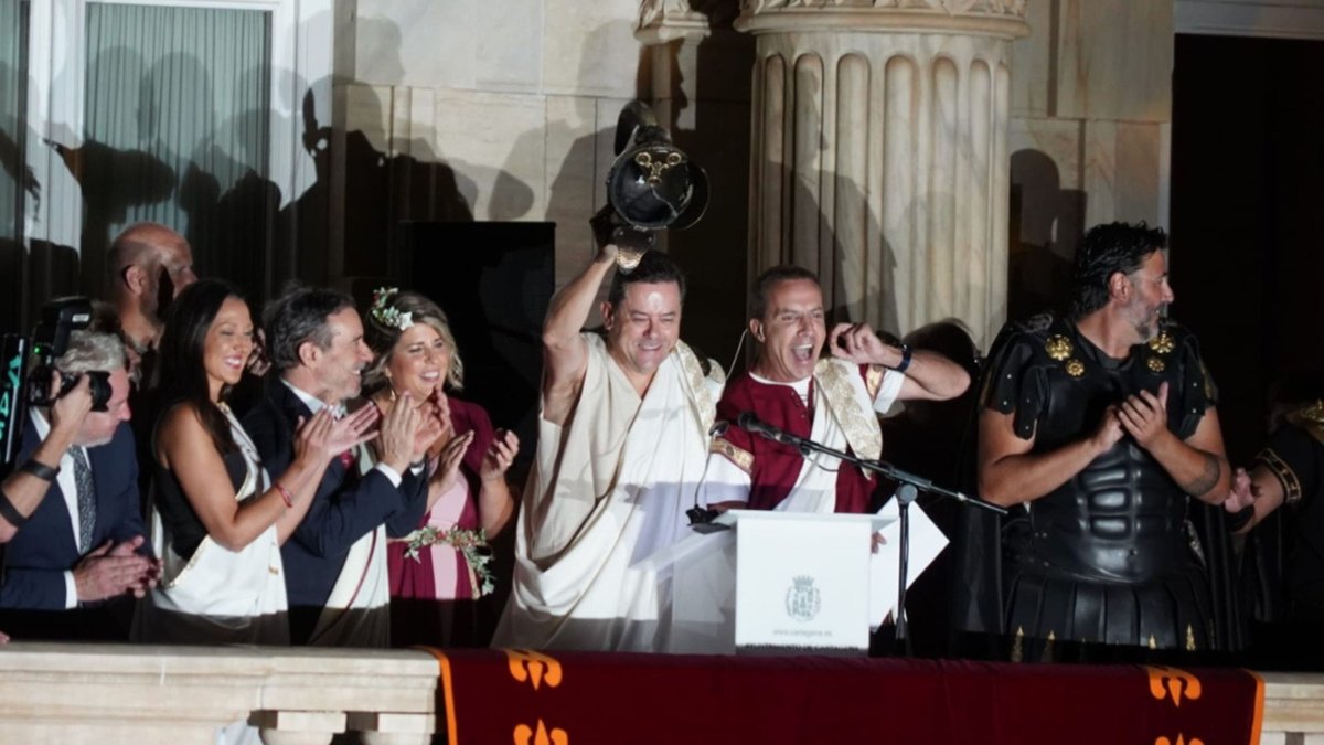 la7tele's tweet image. 📺 VÍDEO
▶️ Tomás Roncero y Cristóbal Soria &apos;arman el chiringuito&apos; en Cartagena con el pregón de Carthagineses y Romanos

#Cartagena #CarthaginesesyRomanos #Pregón

🔗 la7tv.es/video/fiestas-…