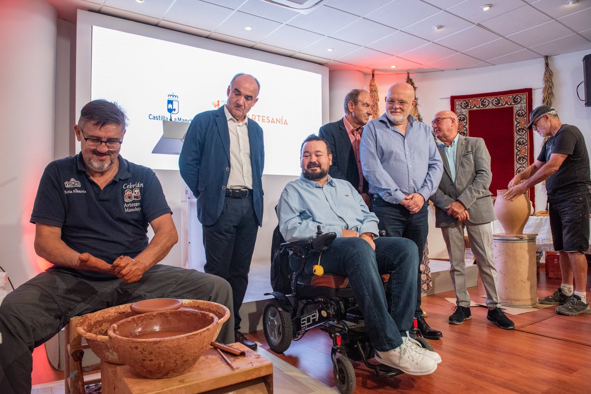 standjccmAB's tweet photo. El @gobjccm  colabora en los trabajos para que el Museo Artesano de #Chinchilla sea una realidad en 2024 y resalta la vanguardia de la Alfarería Manchega. #LaRoda #Villarrobledo #FeriaAlbacete2023 https://t.co/kOHY8JIjbo https://t.co/7conhsODhH