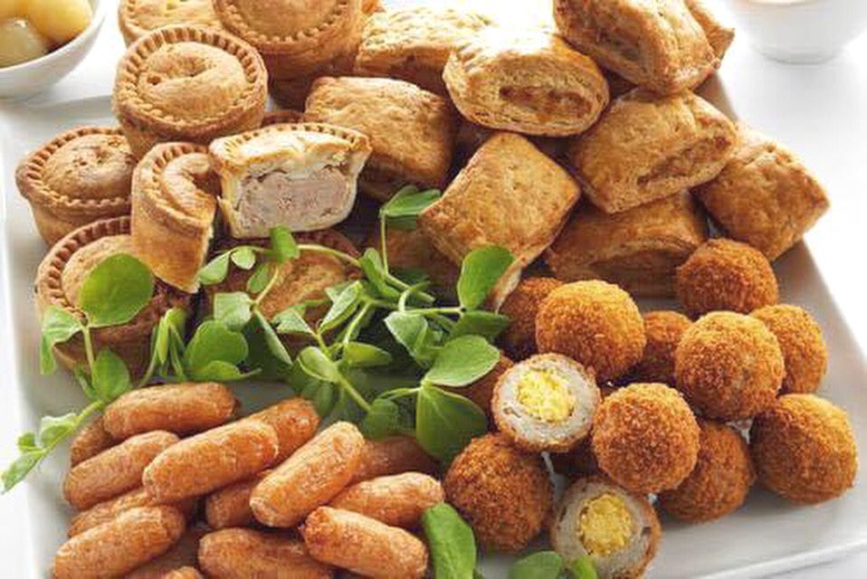 An early start for us today. We’ve got a surprise 60th with a huge buffet. Can’t wait to see the birthday girl’s face! 
#birthday #buffet #manchester #pub