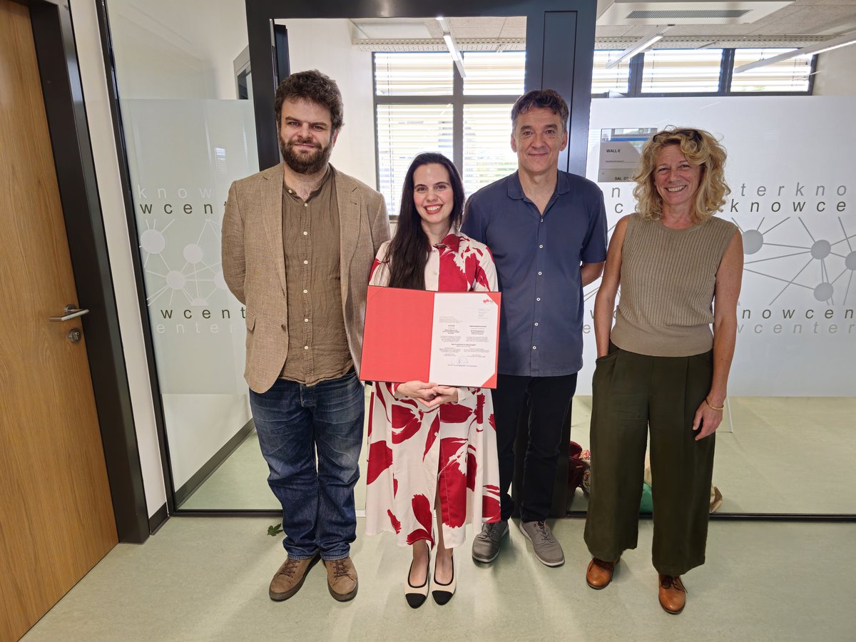 I successfully defended my PhD thesis. I want to thank my great supervisor, <a href="/dgarcia_eu/">David Garcia</a>, the Dean of Studies <a href="/UAugsdorfer/">Ursula Augsdörfer</a> and the reviewers of my thesis, @dhelic and @josh_c_jackson. This PhD has been a wonderful experience! I'm looking forward to see what the future holds for me