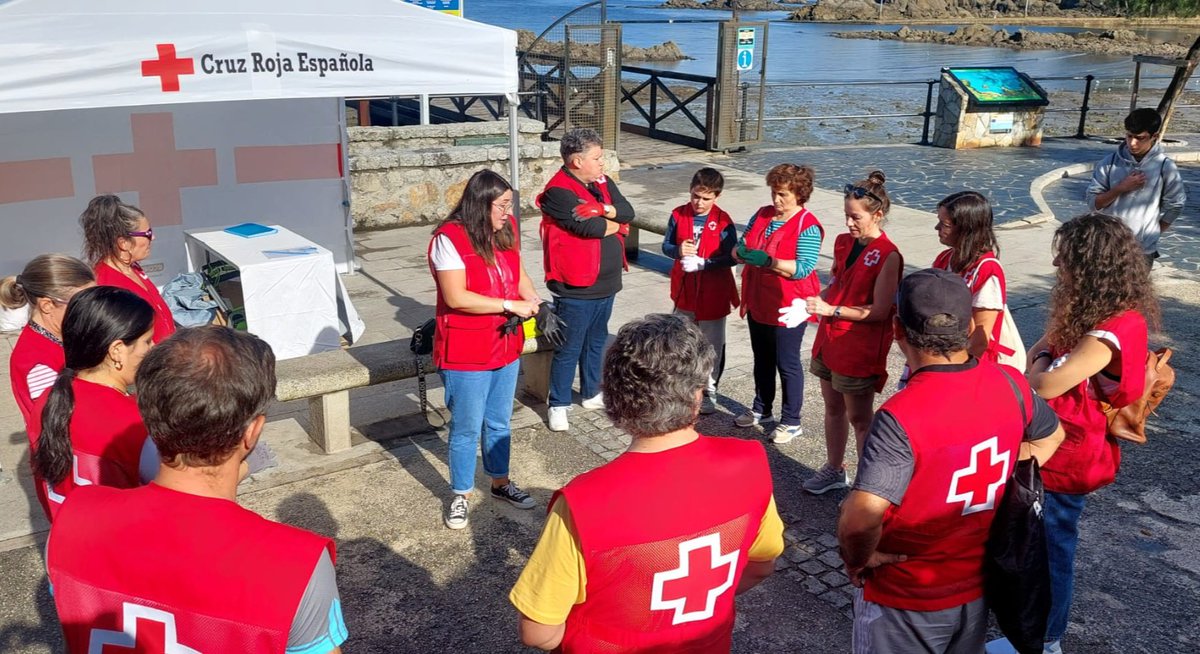 CruzRojaCoruna's tweet image. 📢♻ Hoy nos sumamos en Santa Cruz, Oleiros, a la campaña #Libera1m2 por las playas🏖️ y los mares🌊 de la mano de @SEO_BirdLife y en alianza con @ecoembes. 

#GraciasVoluntariado por vuestro compromiso con el #MedioAmbiente colaborando en la retirada de residuos!

#ProyectoLibera