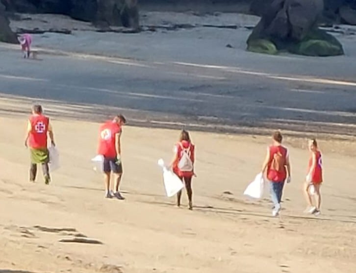 CruzRojaCoruna's tweet image. 📢♻ Hoy nos sumamos en Santa Cruz, Oleiros, a la campaña #Libera1m2 por las playas🏖️ y los mares🌊 de la mano de @SEO_BirdLife y en alianza con @ecoembes. 

#GraciasVoluntariado por vuestro compromiso con el #MedioAmbiente colaborando en la retirada de residuos!

#ProyectoLibera