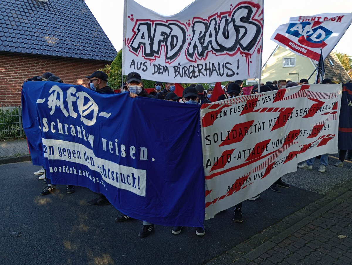 #Antifa bleibt stabil! Danke an alle Antifaschisten die in #HenstedtUlzburg  gegen den #fckafd Parteitag demonstriert haben ❤️💪💖#wirsindmehr