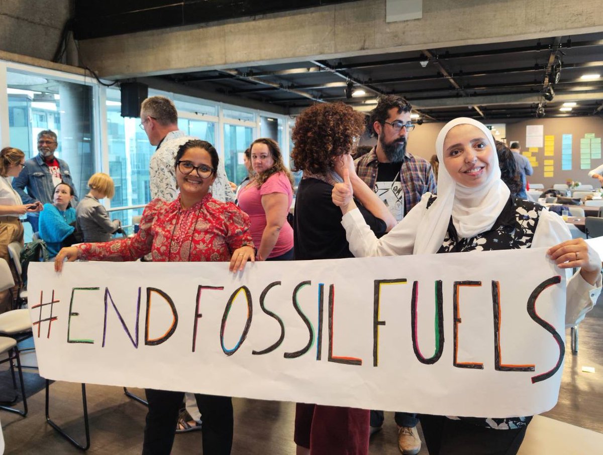 Millions of people around the world are marching this weekend to #EndFossilFuels #FastFairForever! 

50+ actions are planned across Canada.

Join us to fight for the safer, fairer future we know is possible. #JustTransition

Here's how we make it happen👇🏽
fightfossilfuels.net