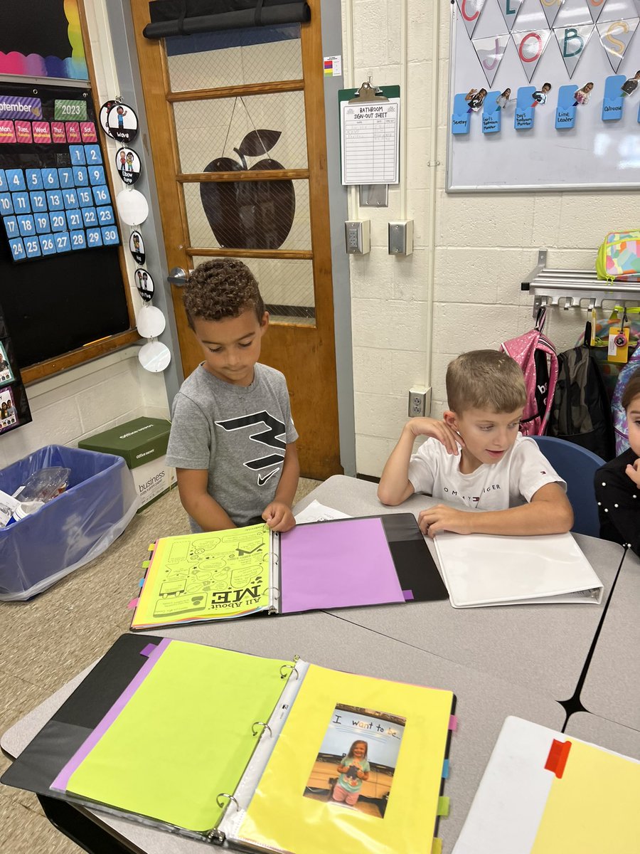 HeatherA91185's tweet photo. Leadership Notebook Day with our third grade buddies. So grateful for them! #AmazingBates @BatesElemAP @BatesElemPrinc https://t.co/rUaiTadtgP